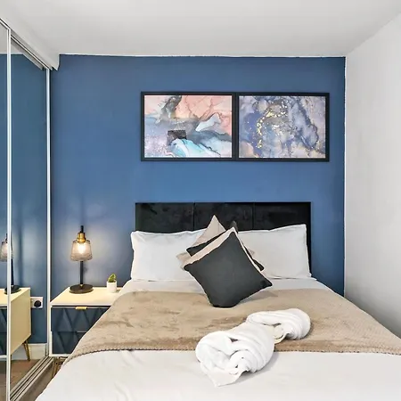 The Harbourside - Sleeps 16