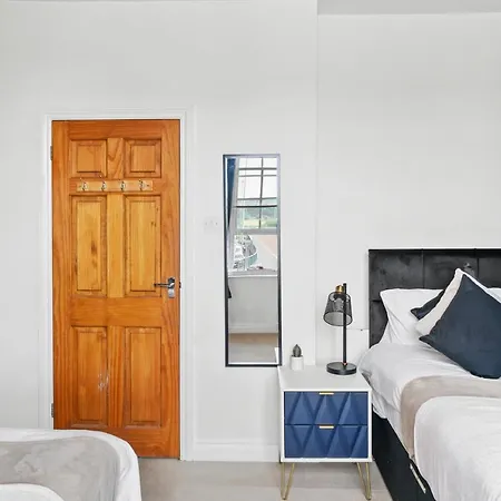 The Harbourside - Sleeps 16 بريستول