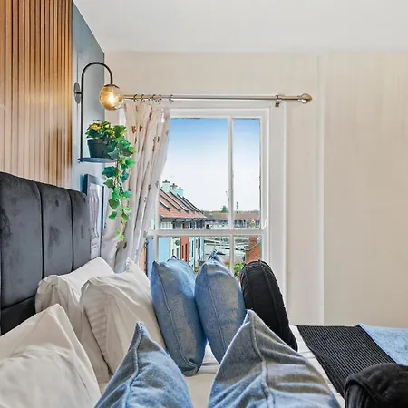 The Harbourside - Sleeps 16