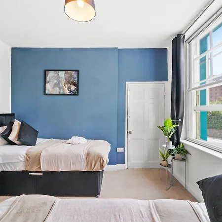 The Harbourside - Sleeps 16 아파트