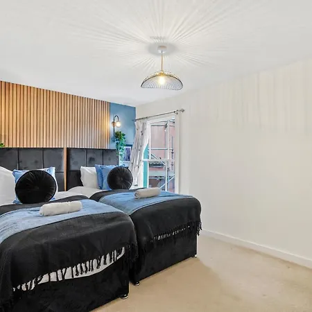 The Harbourside - Sleeps 16 * Bristol