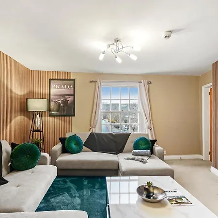 The Harbourside - Sleeps 16