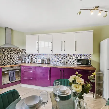 The Harbourside - Sleeps 16